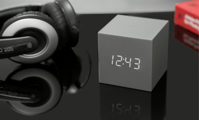 Gravity Cube Click Clock