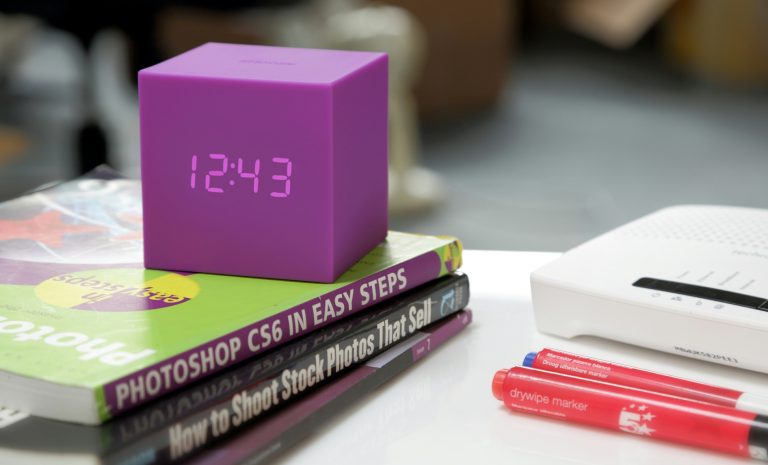Gravity Cube Click Clock